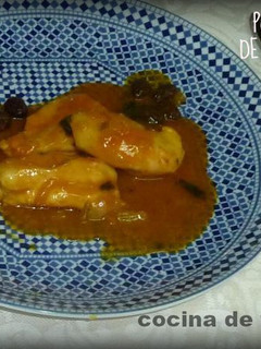 Una foto de Pollo con leche de coco, cítricos y frutos secos