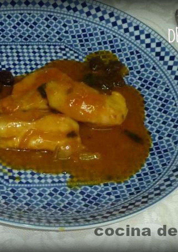Una foto de Pollo con leche de coco, cítricos y frutos secos