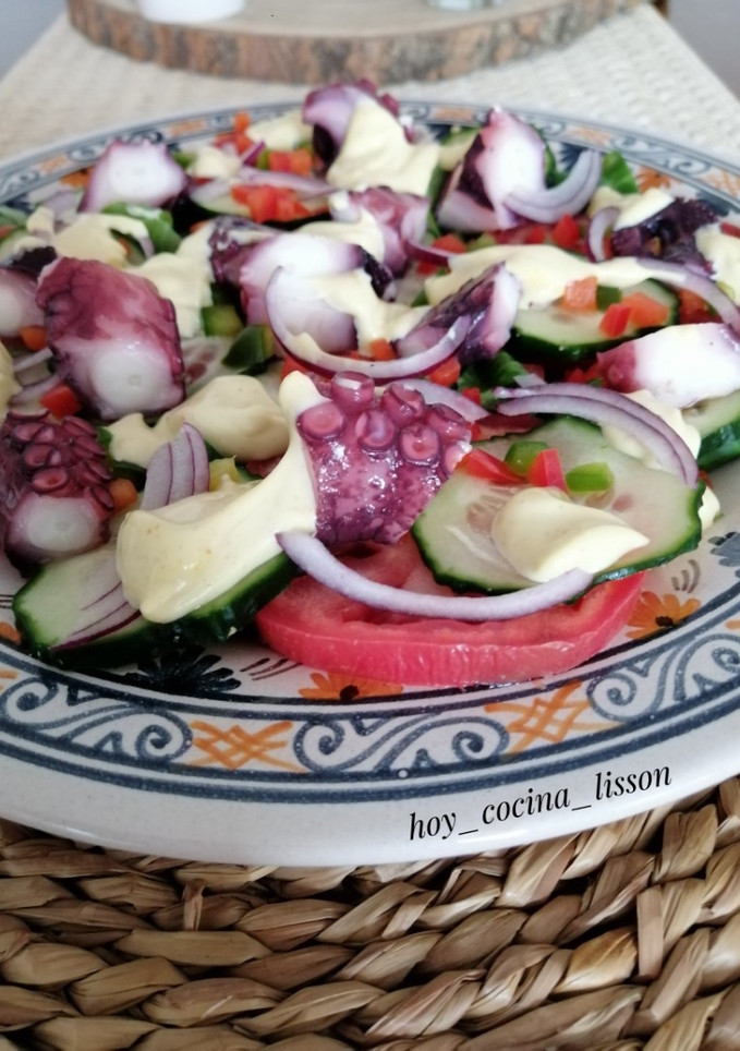 Una foto de Ensalada de pulpo con mayonesa picante