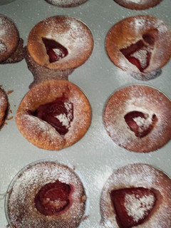 Una foto de Mini clafoutis de fresas