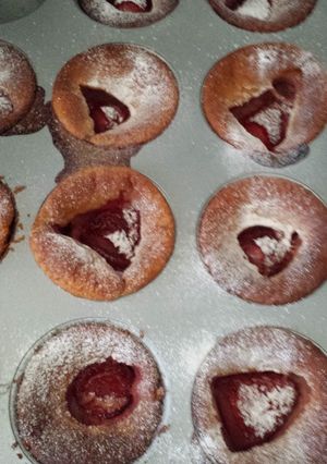 Una foto de Mini clafoutis de fresas