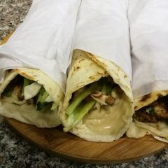 A picture of Labanese shawarma.