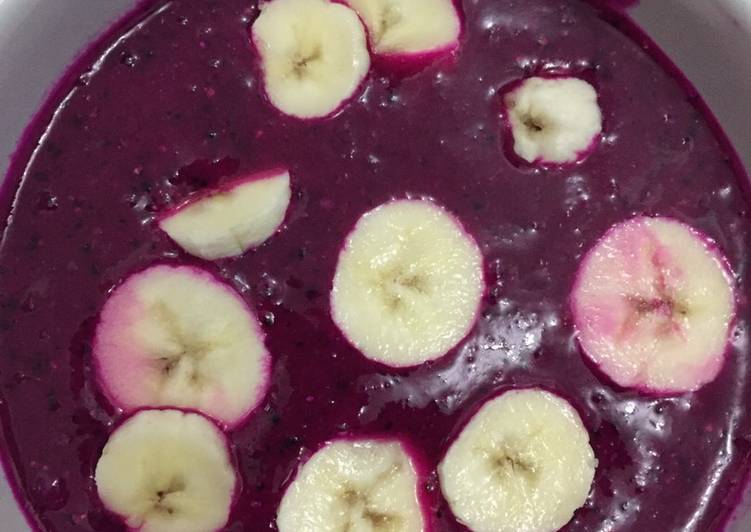 Cara Gampang Menyiapkan Smoothies bowl (buah naga + pisang) yang Enak
