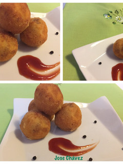Una foto de Bolitas de papa, queso y chorizo