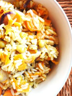 Una foto de Delicioso y nutritivo arroz vegetariano / vegano con zanahoria. Lo hacemos en 30 minutos! (FÁCIL Y ECONÓMICO)