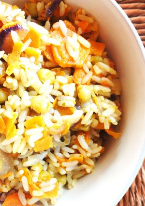 Una foto de Delicioso y nutritivo arroz vegetariano / vegano con zanahoria. Lo hacemos en 30 minutos! (FÁCIL Y ECONÓMICO)