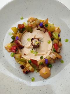Una foto de Frito de marinero con verduras y Ali Oli de salsa americana !!