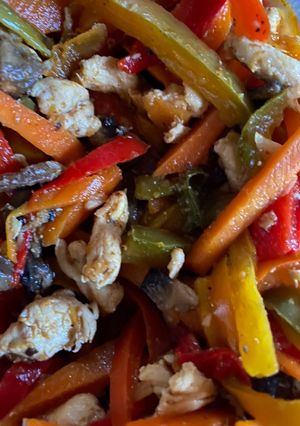 Une photo de Idée de sauté de légumes au poulet