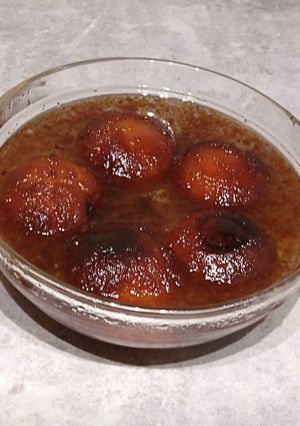 A picture of Gulab Jamun.