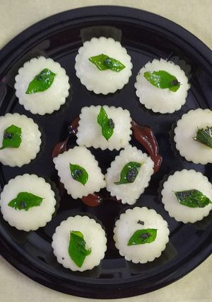 રવા ના ઢોકળા (Rava Dhokla Recipe In Gujarati) રેસીપી મુખ્ય ફોટો