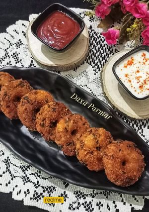 A picture of Poha Donut Vada.