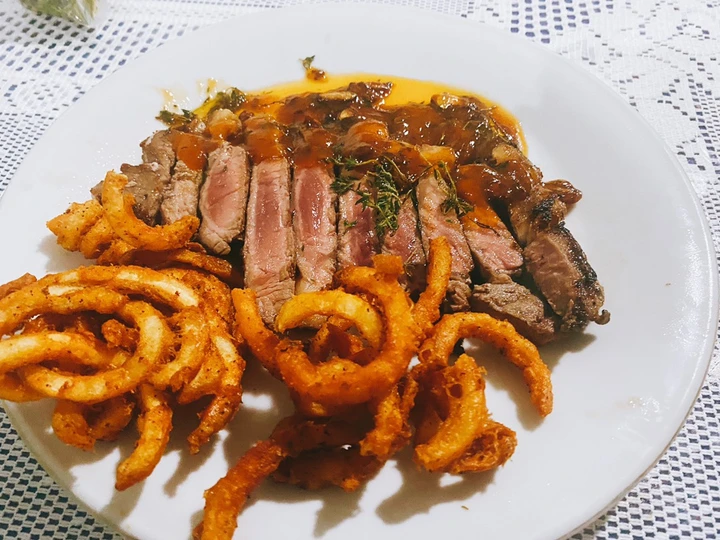 Langkah Mudah untuk Menyiapkan Resep Sirloin Steak With Barberque Butter Sauce yang Uenak Anti Ribet, Lezat