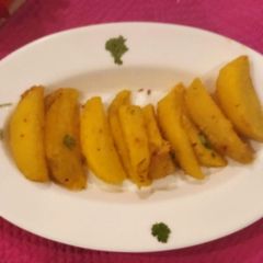 A picture of Potato wedges.