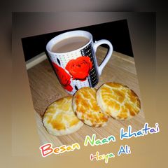 A picture of Besan Naan khatai.