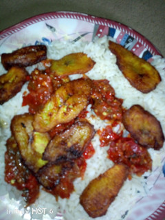 A picture of White rice,fish sauce and fried plantain.