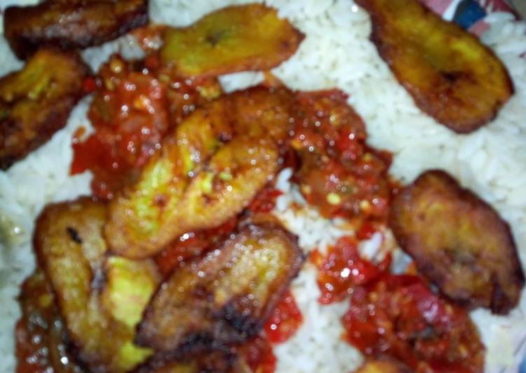 Recipe of Award-winning White rice,fish sauce and fried plantain