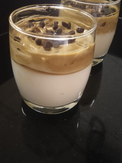 દલગોના કોફી (Dalgona Coffee Recipe In Gujarati) રેસીપી મુખ્ય ફોટો