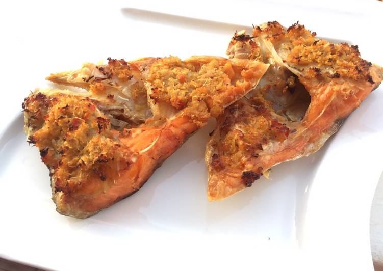 Salmon Fish Head with Spicy Lemongrass Paste