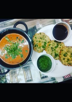 पूरी और आलू की सब्जी (puri aur aloo ki sabzi recipe in Hindi) रेसिपी मुख्य फोटो