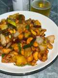 ไก่ผัดเม็ดมะม่วง สูตรพริกเผา