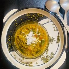 A picture of Green Moong dal (Green Gram lentil).