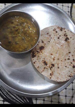 A picture of Urad chana mix dal.