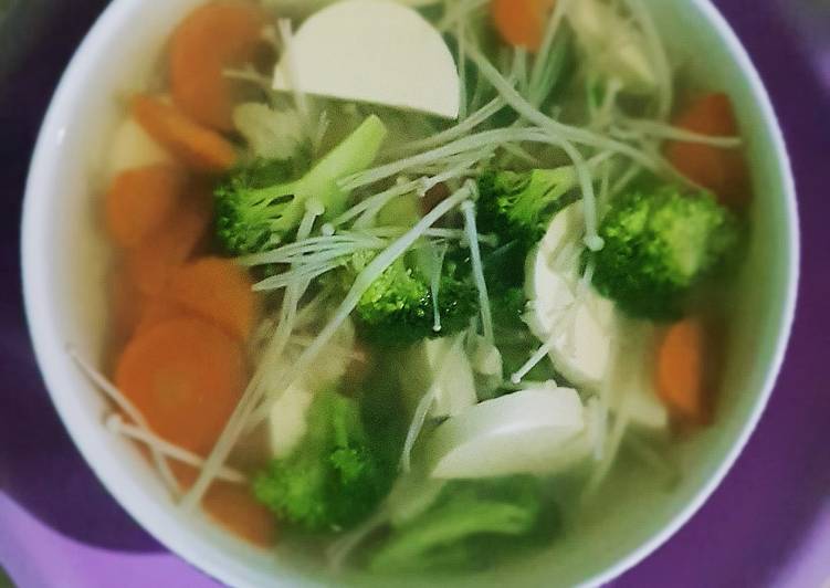 Langkah Mudah untuk Membuat Sup tofu jamur enoki mix vegetable, Enak Banget