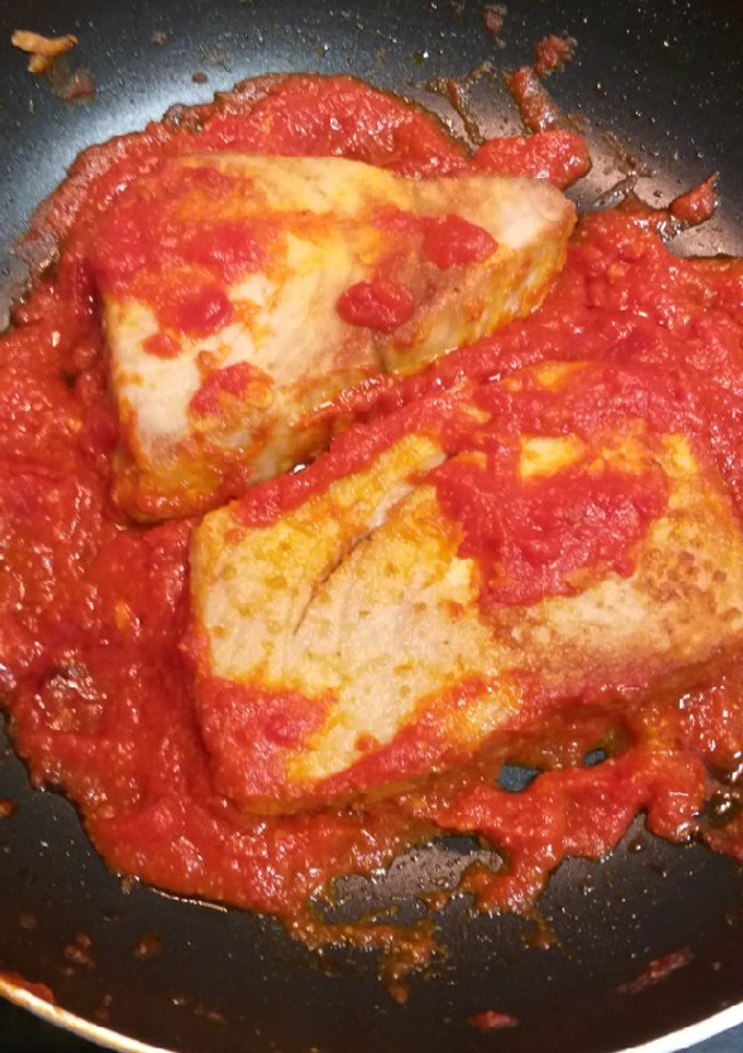 Una foto de Atún con tomate