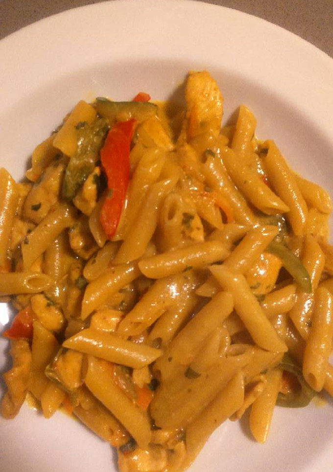 Una foto de Macarrones con pollo al curry