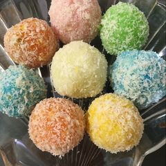 A picture of Instant Coconut Laddoo without condensed milk.