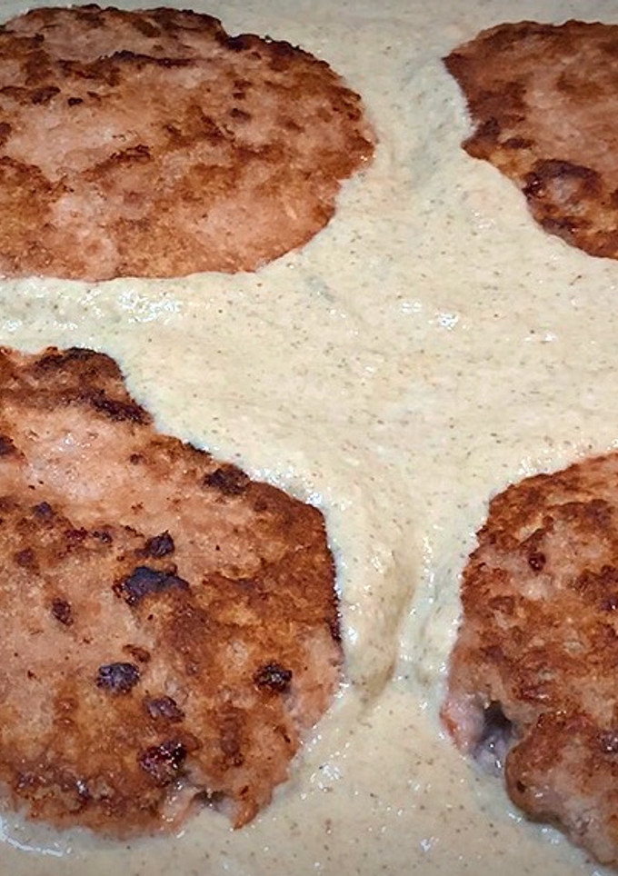 Una foto de Hamburguesas de ternera en salsa de champiñones