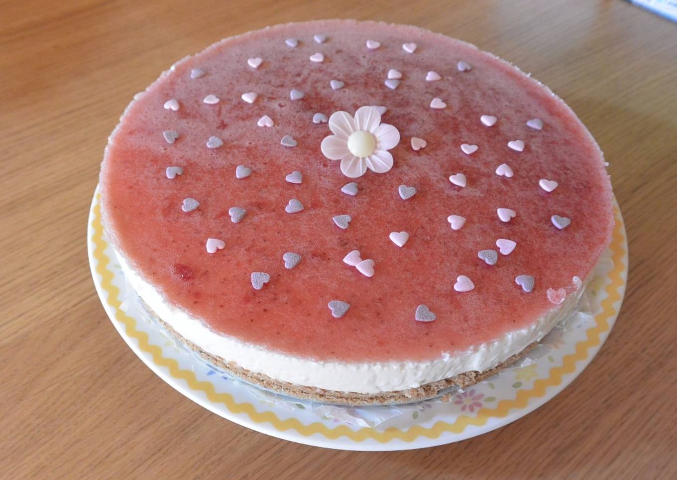 Tarta de yoghurt con cobertura de mermelada de fresa, sin lactosa. Thermomix
