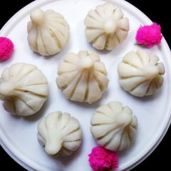 A picture of Modak.