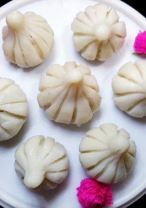 A picture of Modak.