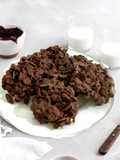 Cookies di Cioccolato con Pane, Cornflaks e Pinoli senza Cottura