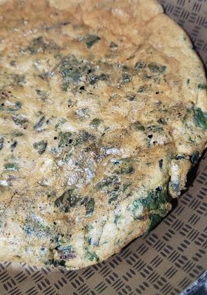 Una foto de Tortilla de hojas de remolacha