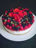 Cheesecake alle fragole e frutti di bosco
