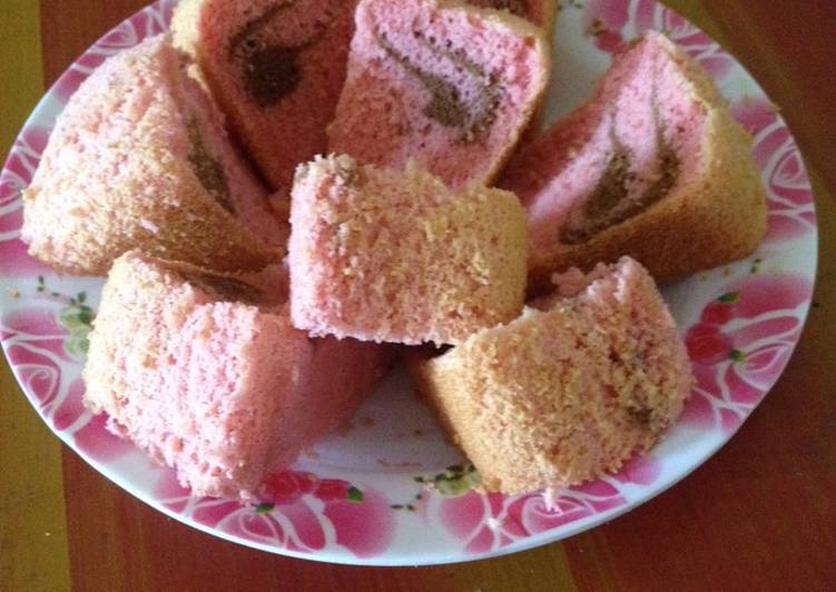 Bolu strawberry ala2 chiffon cake