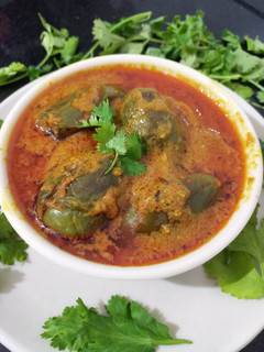 ભરેલા રીંગણા નુ શાક (Bharela Ringan Shak Recipe In Gujarati) રેસીપી મુખ્ય ફોટો