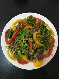 Hình của món Bò Xào Hoa Thiên Lý.