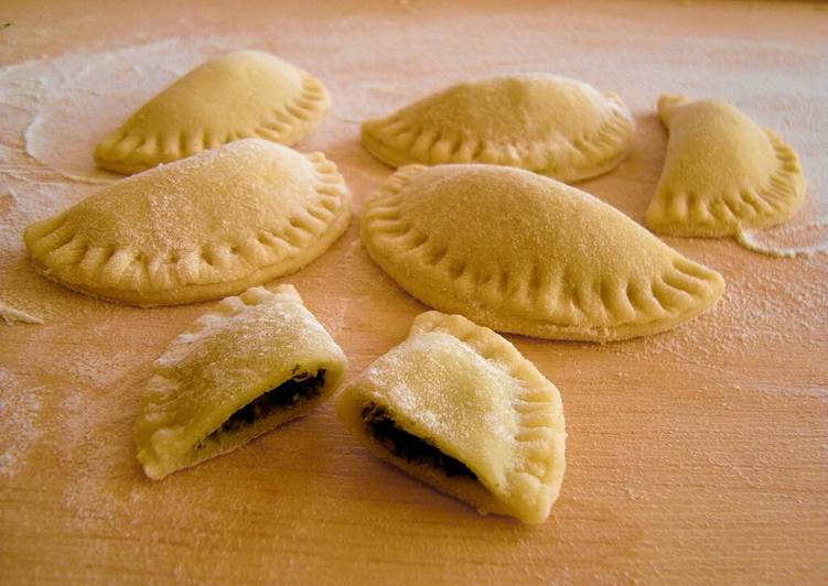 Dumplings (pierogi) with spinach