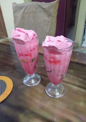 A picture of Ice cream Faluda.
