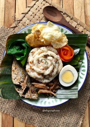 Foto resep Nasi Daun Jeruk dan Teri (1130)