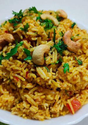 टोमॅटो राईस(Tomato rice recipe in marathi) रेसिपी चे मुख्य फोटो 