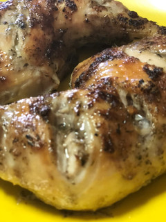 Una foto de Muslos de pollo al horno