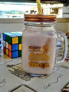 Una foto de Batido de plátano y fresa fit