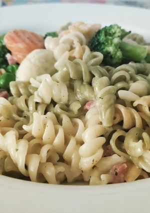 Una foto de Pasta con verduras cuatro estaciones