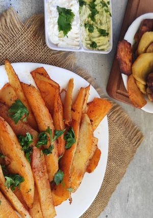 Una foto de Papas y batatas rústicas