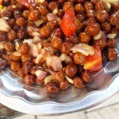A picture of Chole chaat.