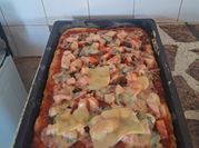 Una foto de pizza caprese